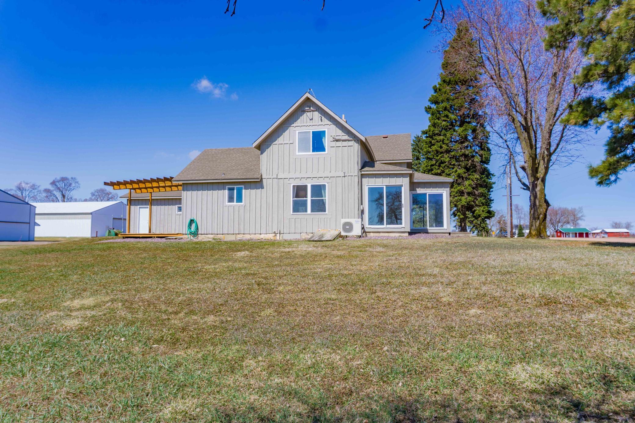 5690 County Road 10 N