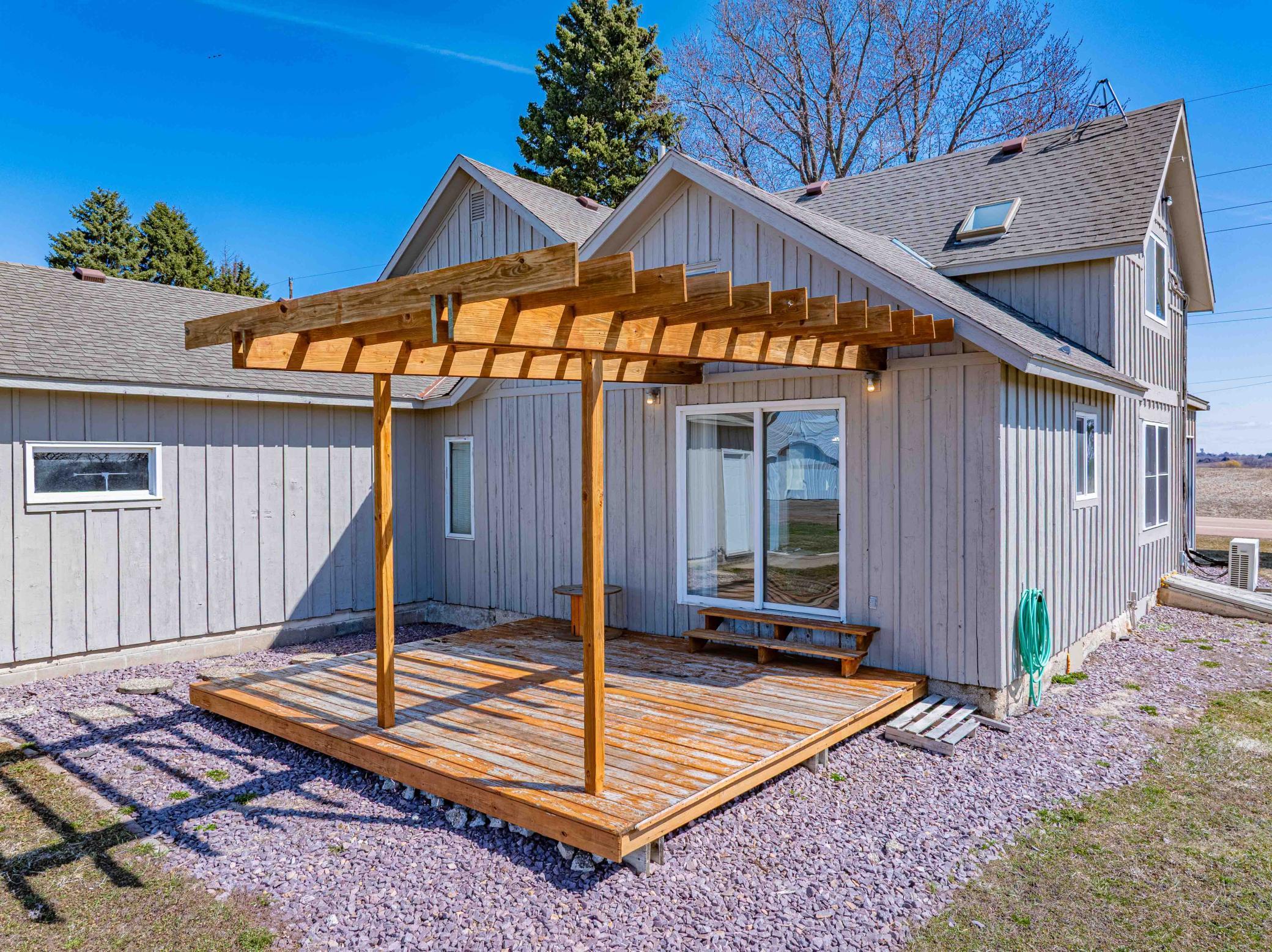 5690 County Road 10 N