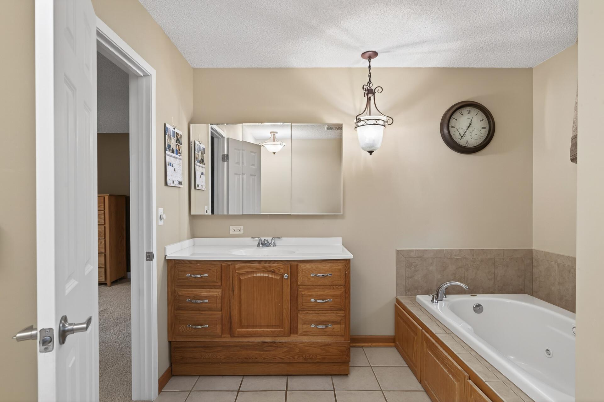 5525 Wedgewood Drive