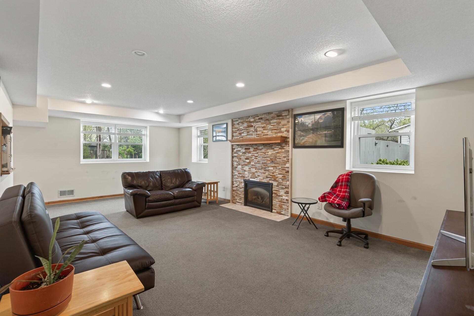 5525 Wedgewood Drive
