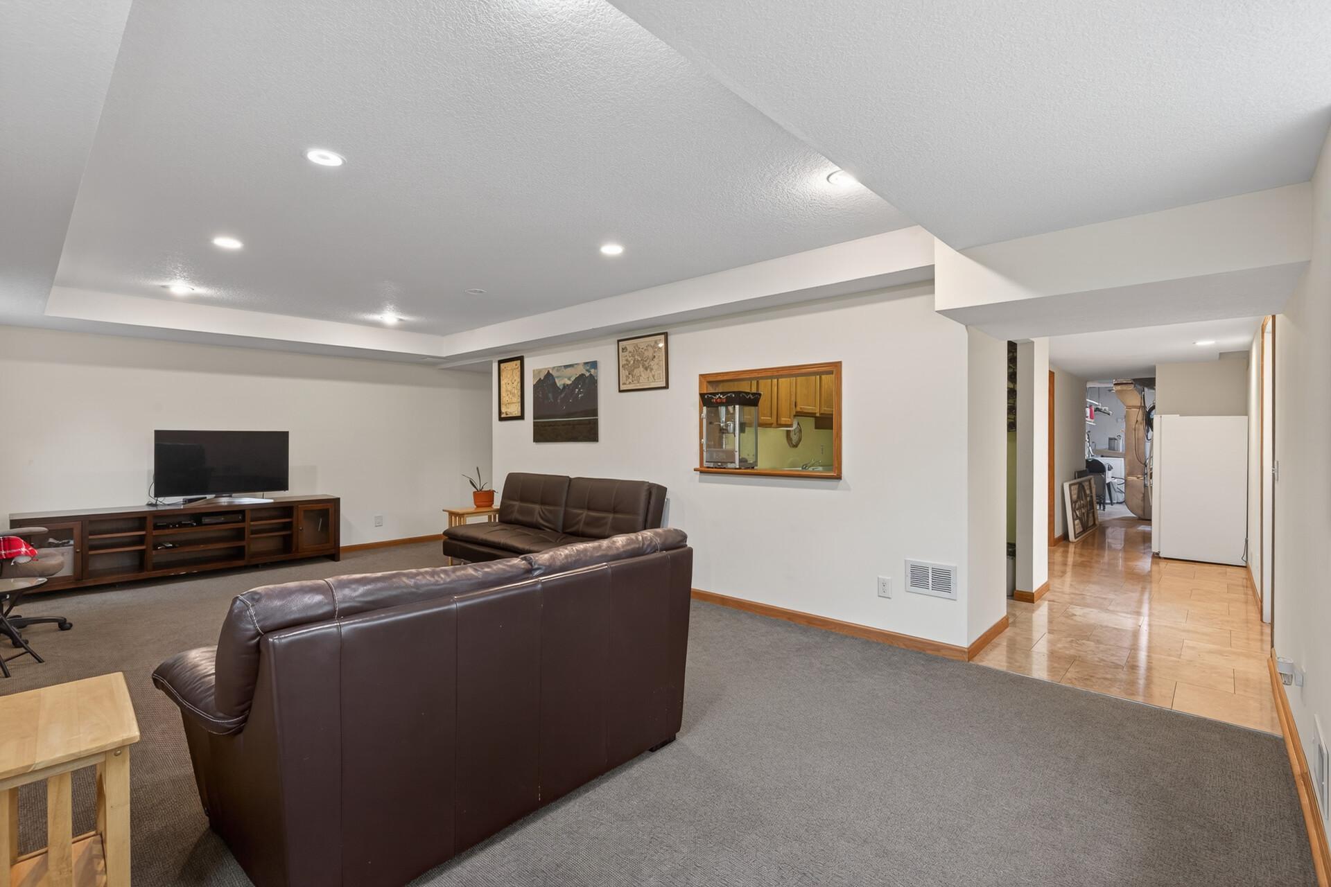 5525 Wedgewood Drive