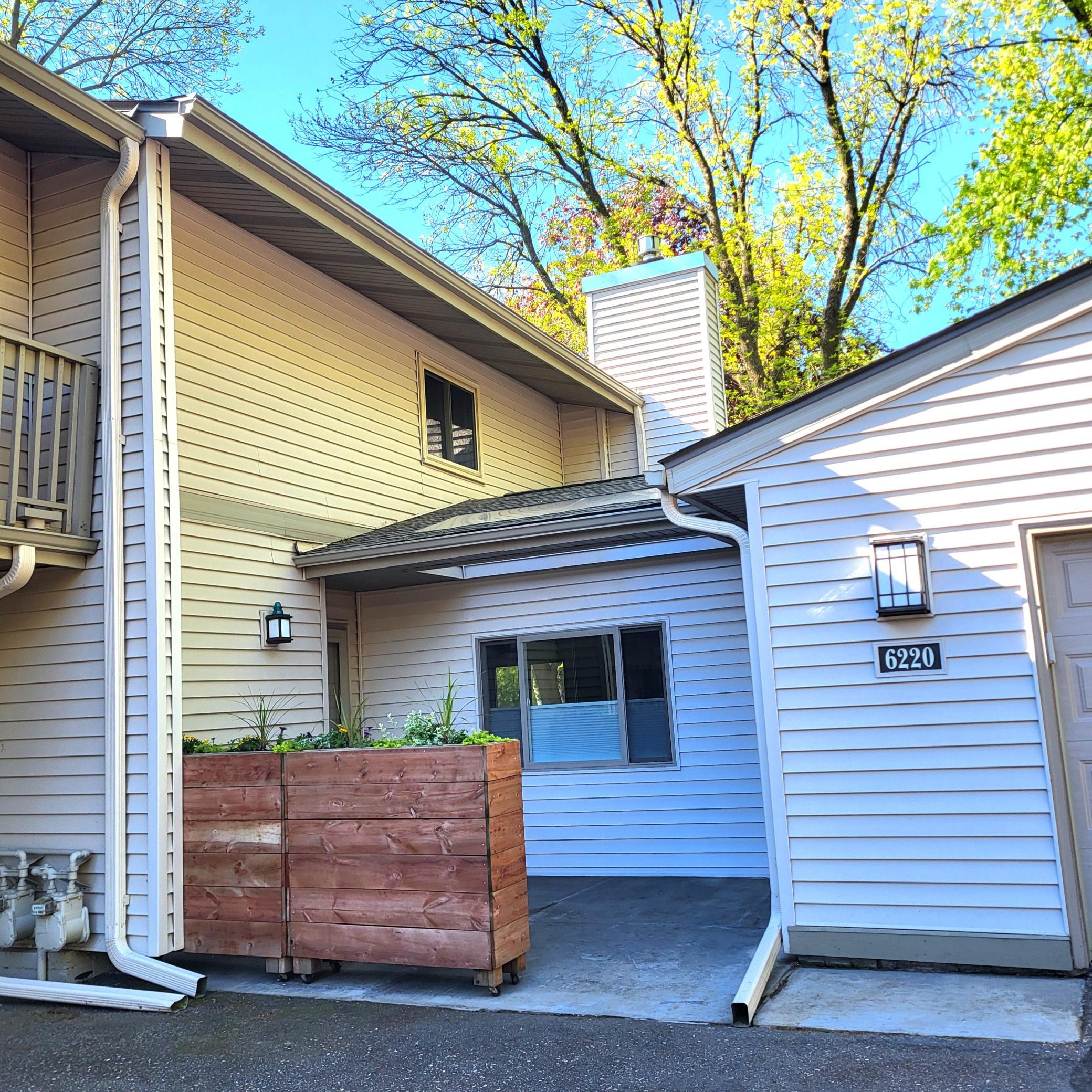 6220 Sandpiper Court