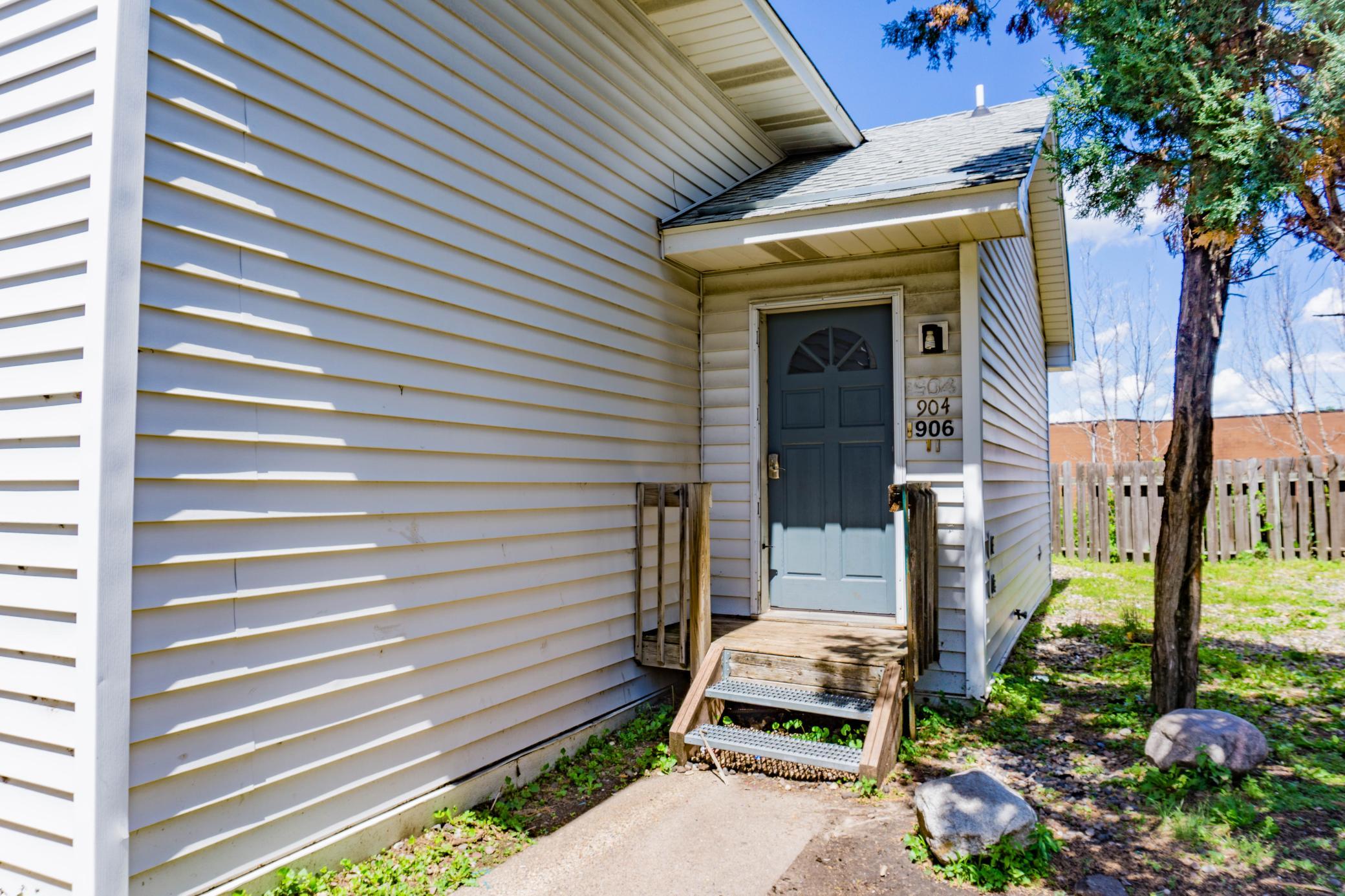 904 9th Avenue SE