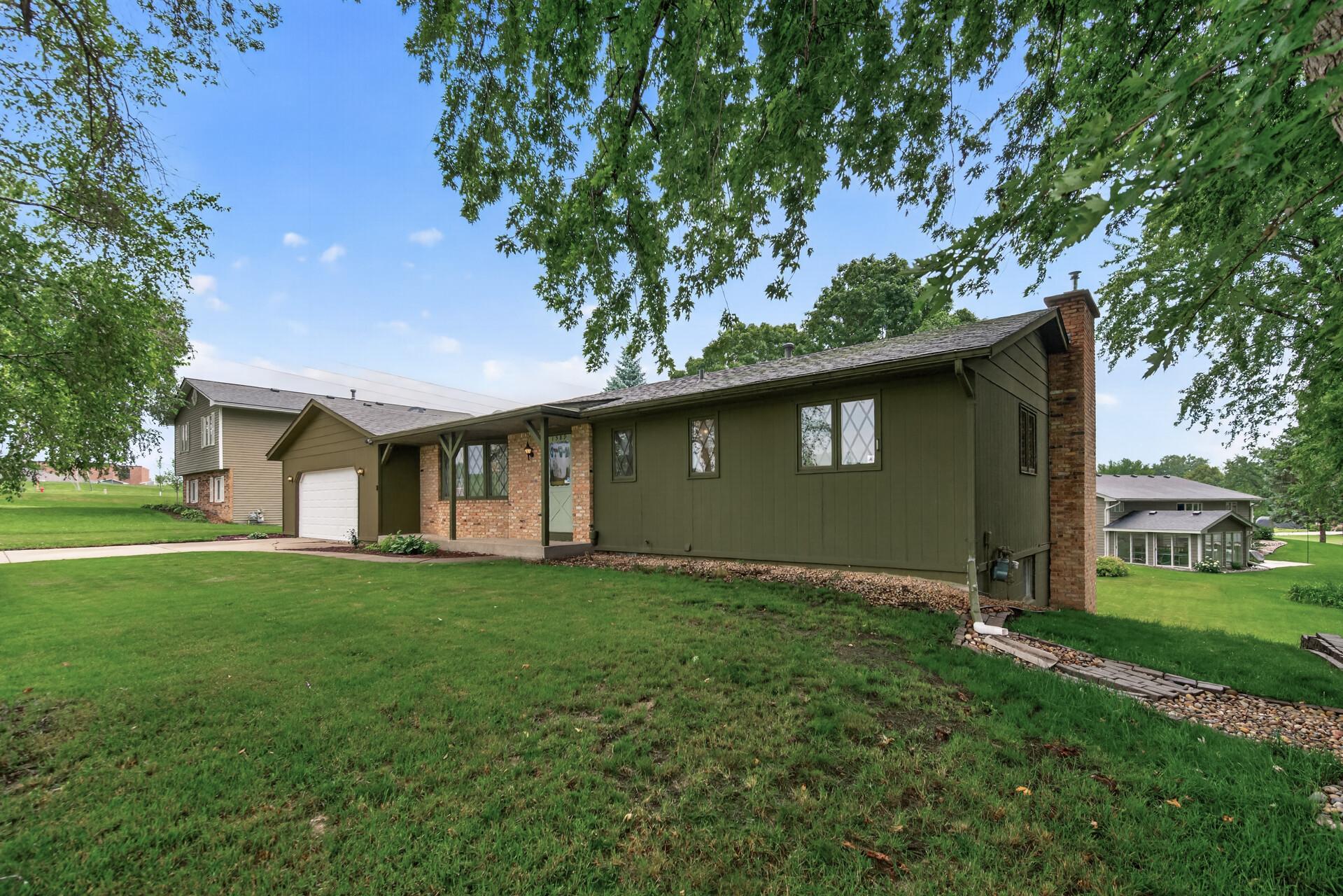 1589 Crest Drive
