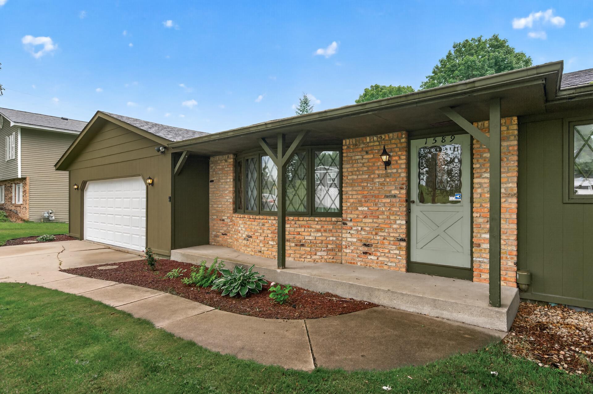 1589 Crest Drive