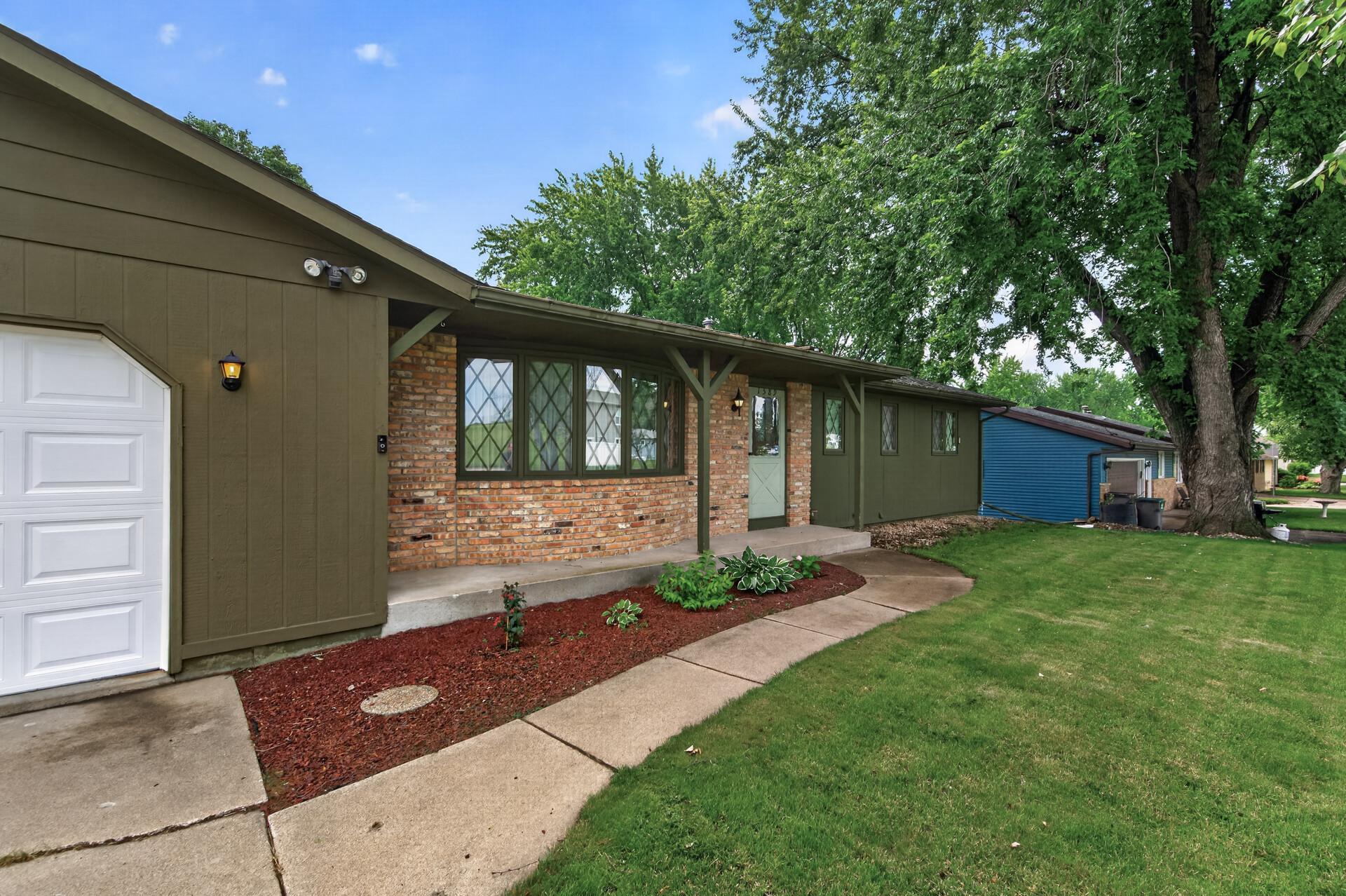 1589 Crest Drive
