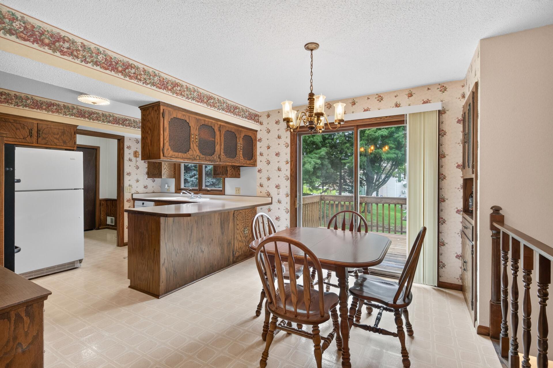 1589 Crest Drive