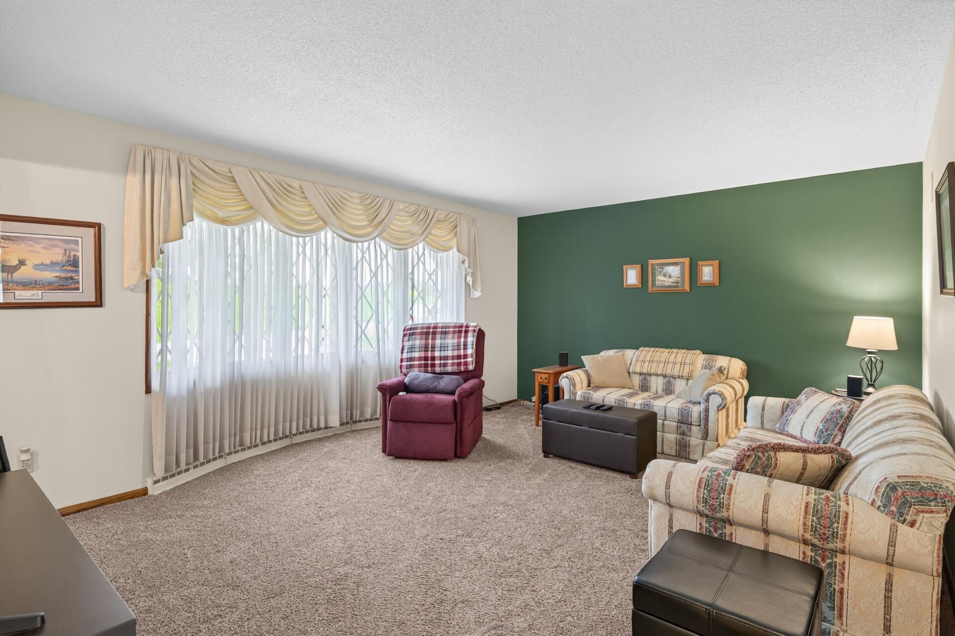 1589 Crest Drive