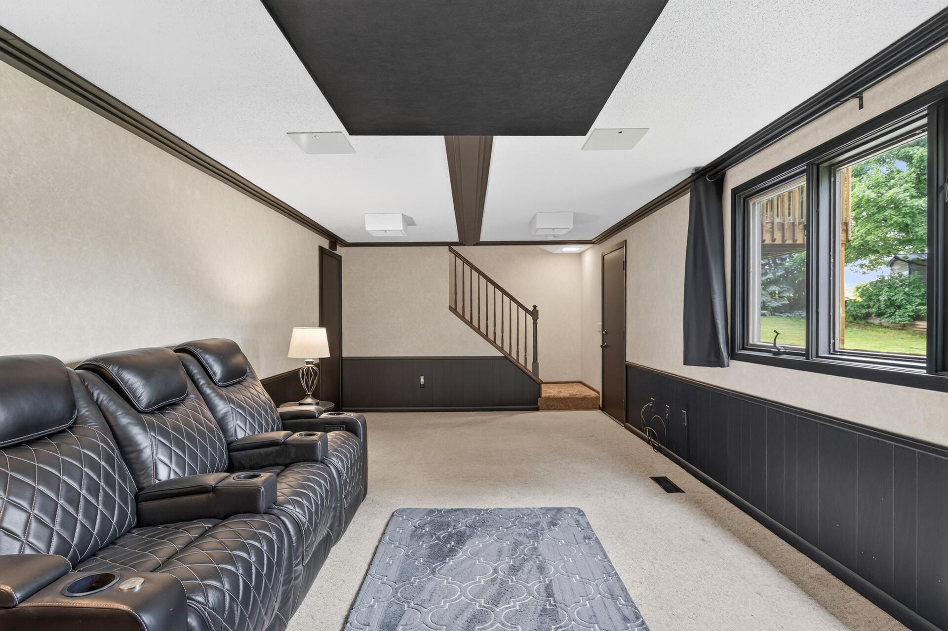 1589 Crest Drive