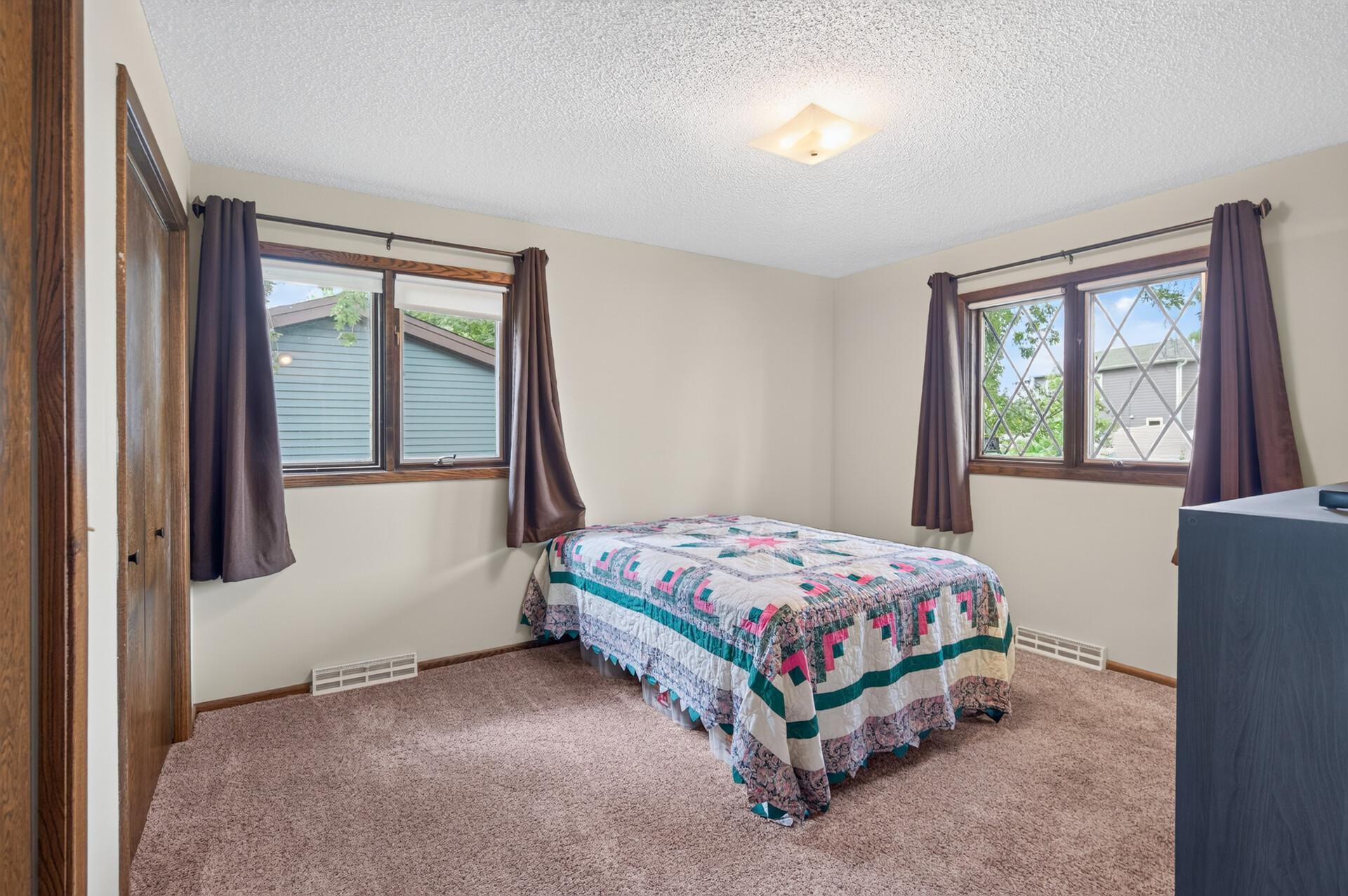 1589 Crest Drive