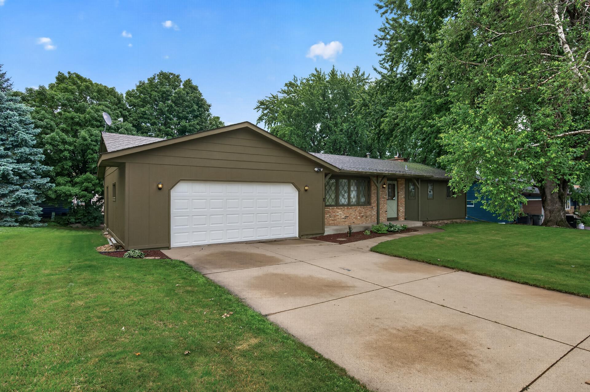 1589 Crest Drive