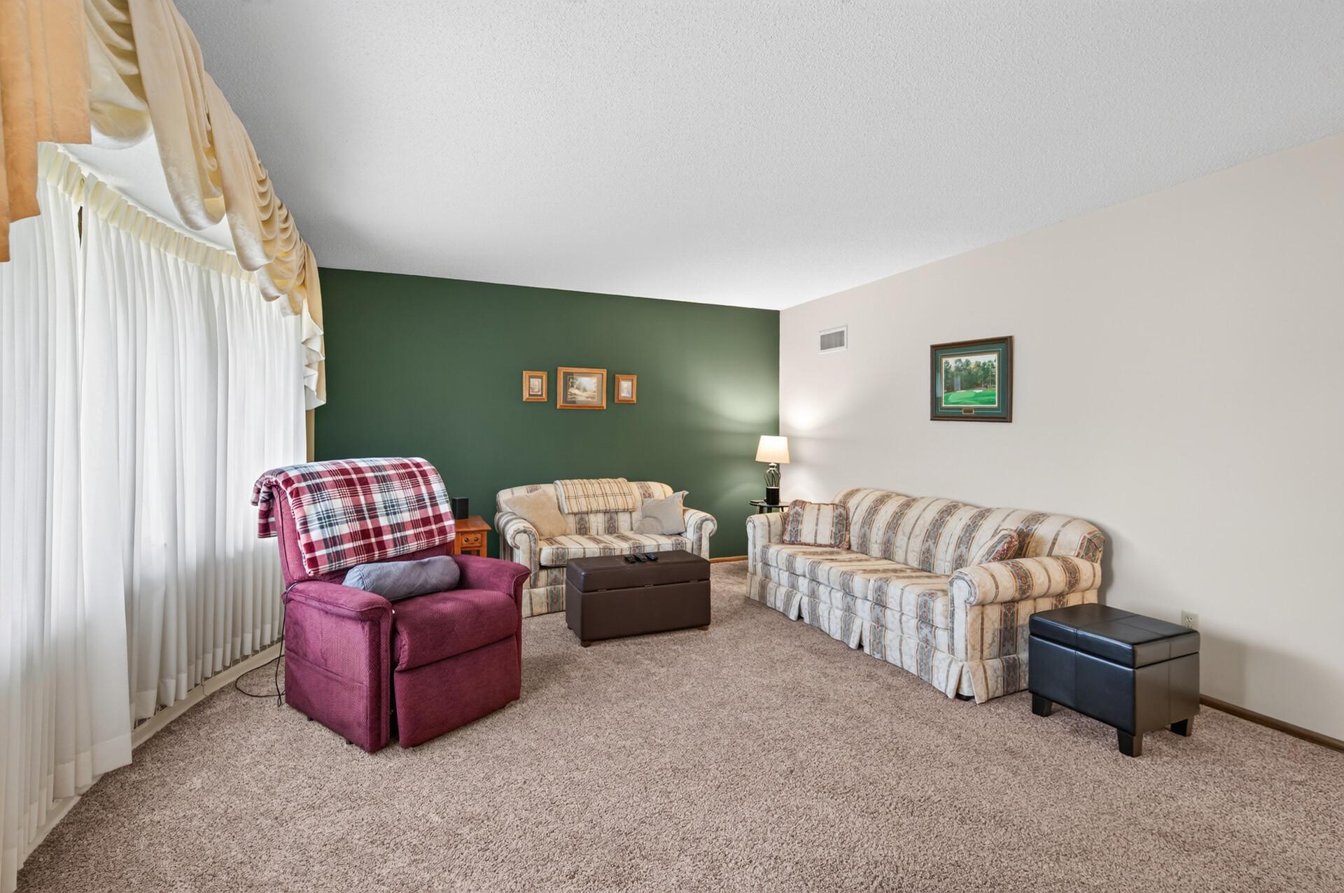 1589 Crest Drive