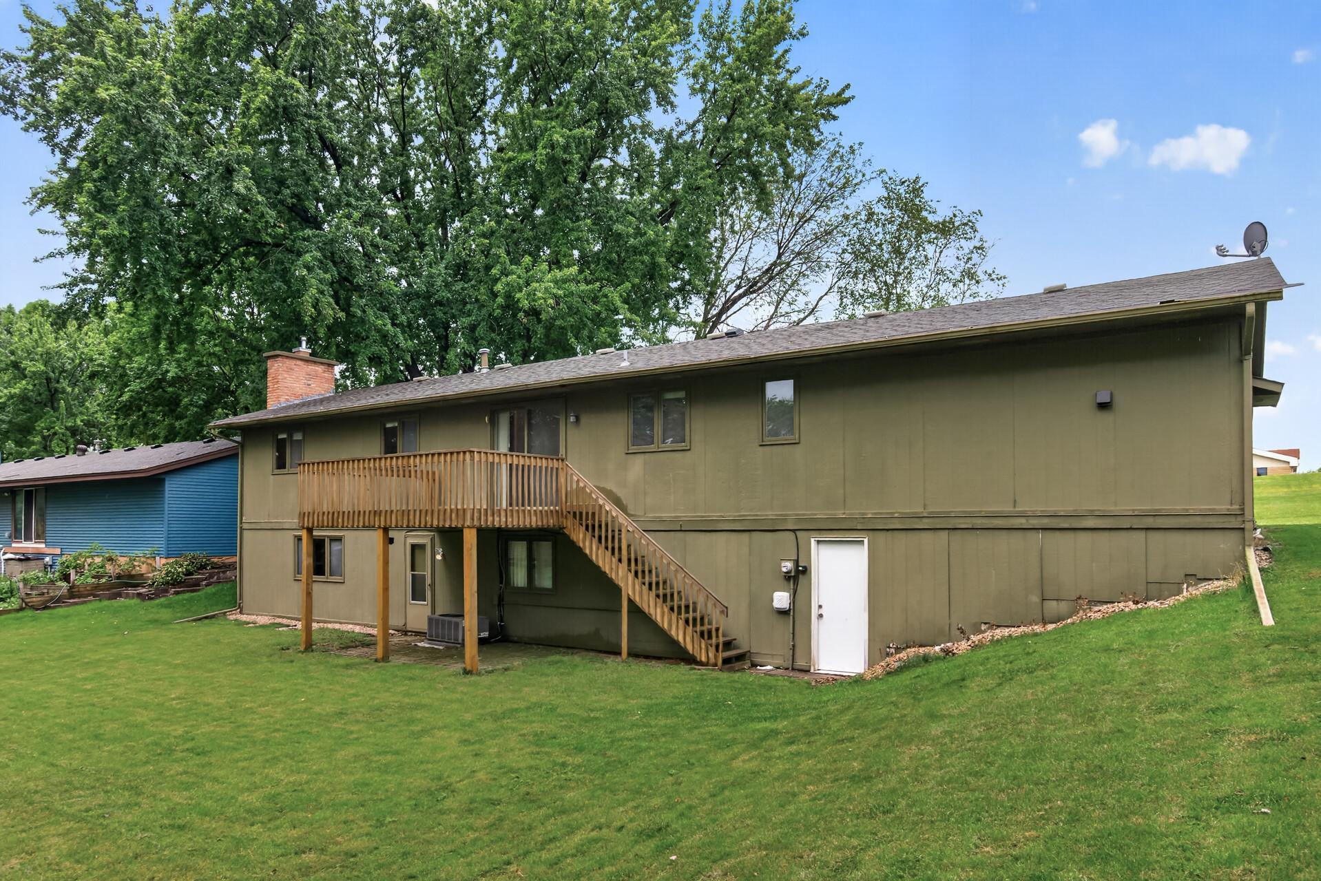 1589 Crest Drive