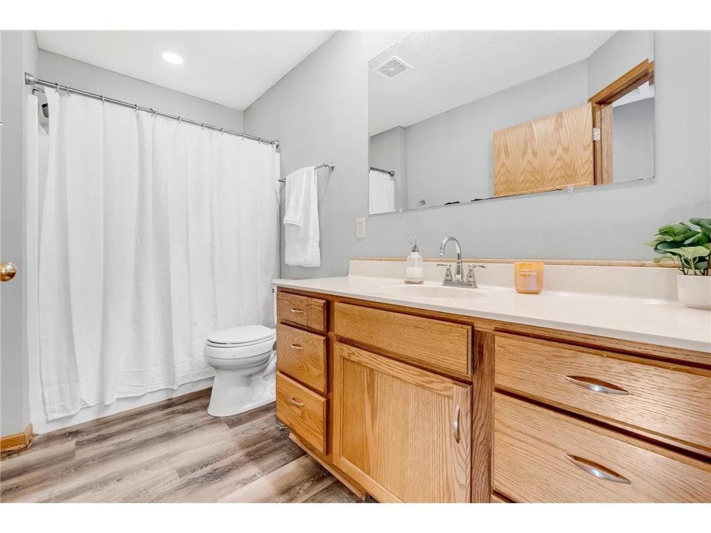 1332 Creekside Drive