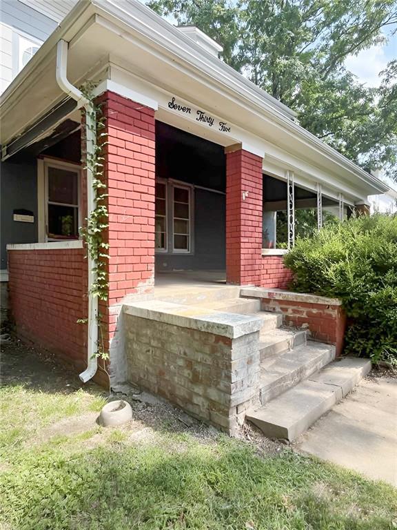 735 Crawford Street