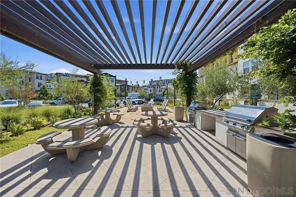 1525 Fig Tree Way