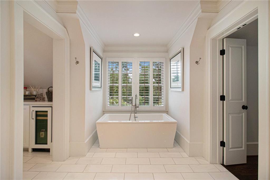 271 Hillside Drive NW