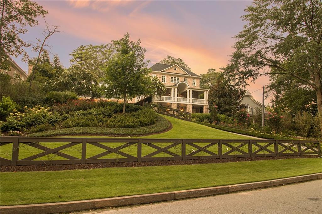 271 Hillside Drive NW