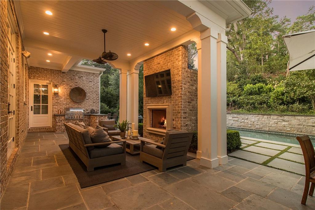 271 Hillside Drive NW