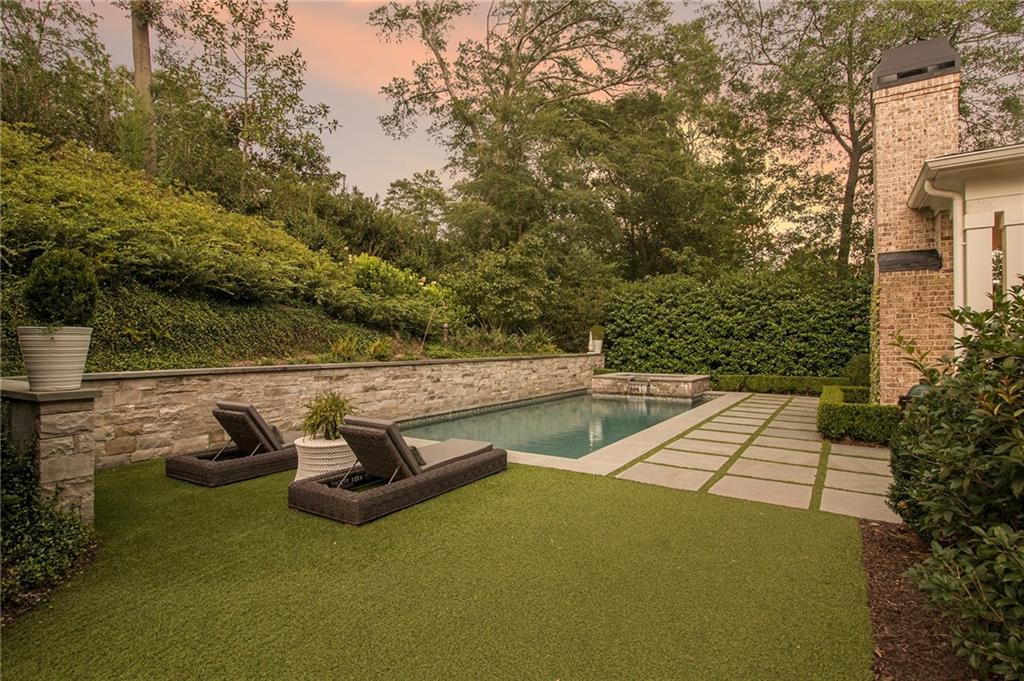 271 Hillside Drive NW