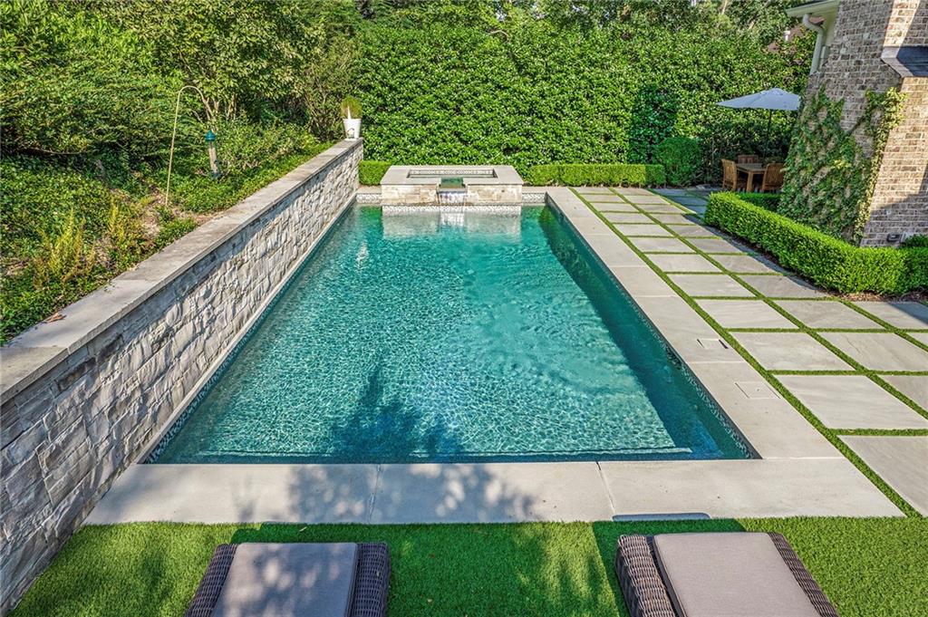 271 Hillside Drive NW