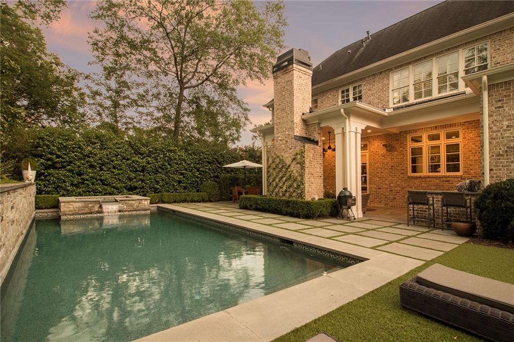 271 Hillside Drive NW