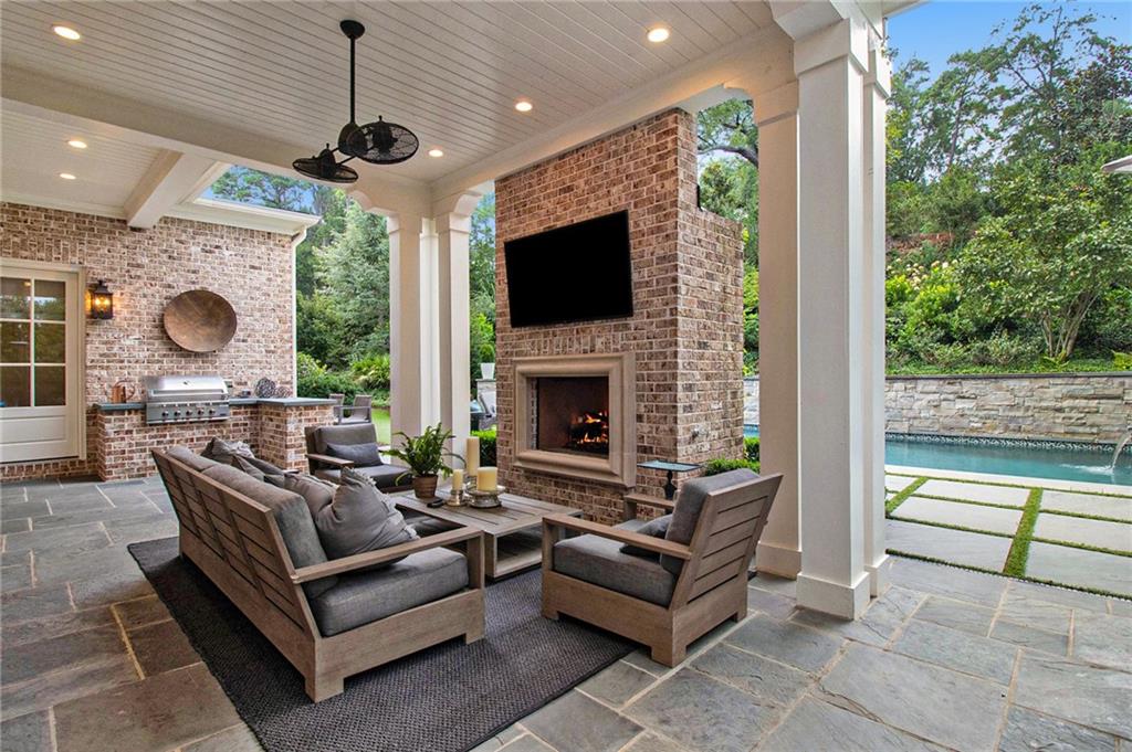 271 Hillside Drive NW