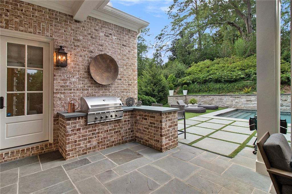 271 Hillside Drive NW