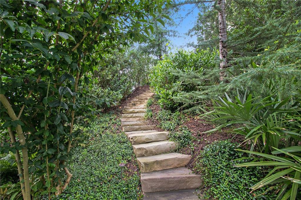 271 Hillside Drive NW