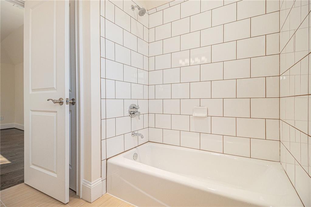 3862 Stratford Park Drive NE