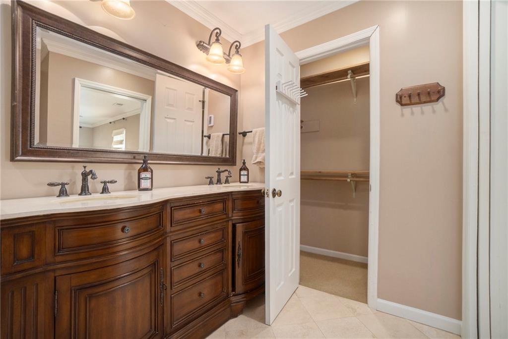 1796 Apple Boulevard