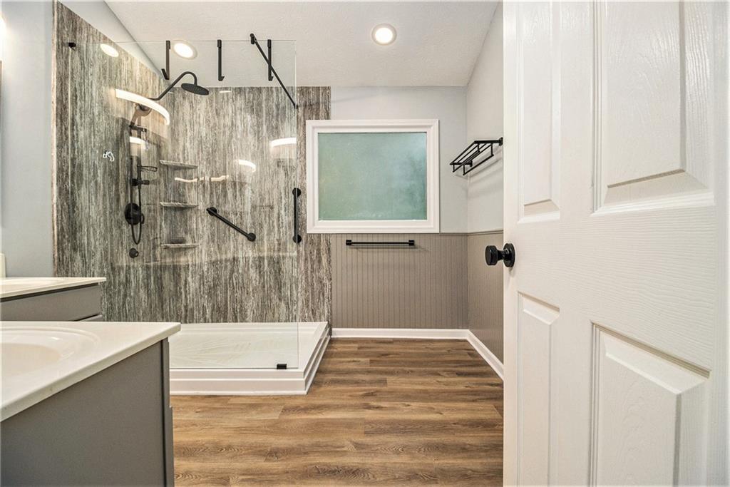 4272 Glenlake Drive NW