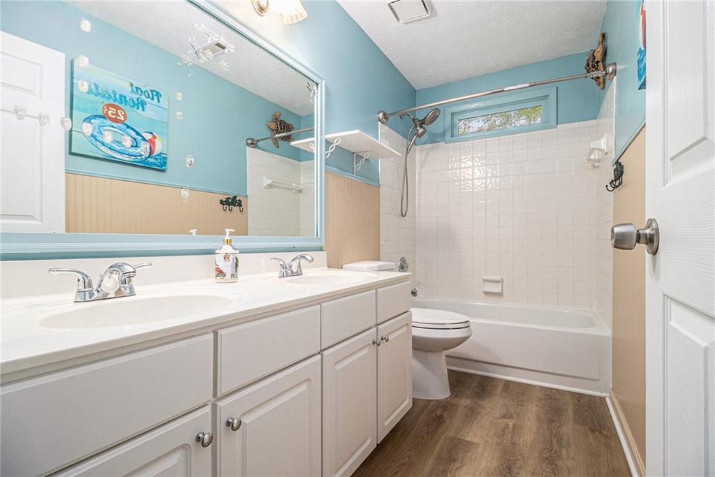 4272 Glenlake Drive NW