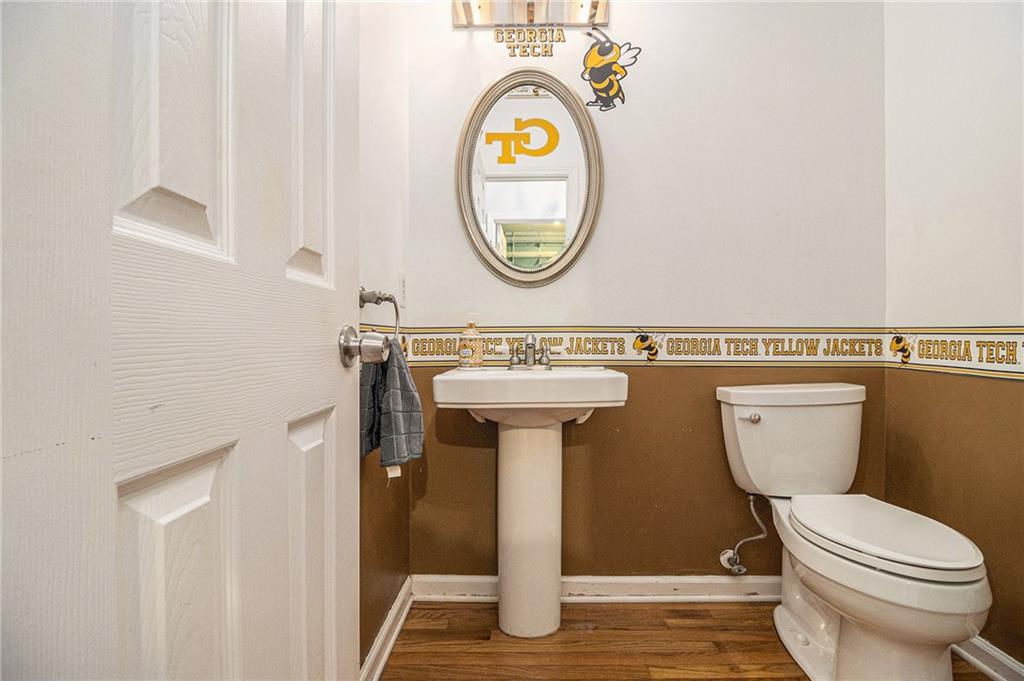 4272 Glenlake Drive NW