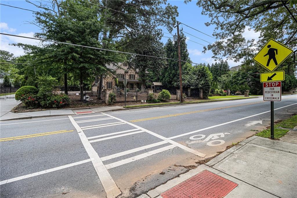 3809 Wieuca Road NE