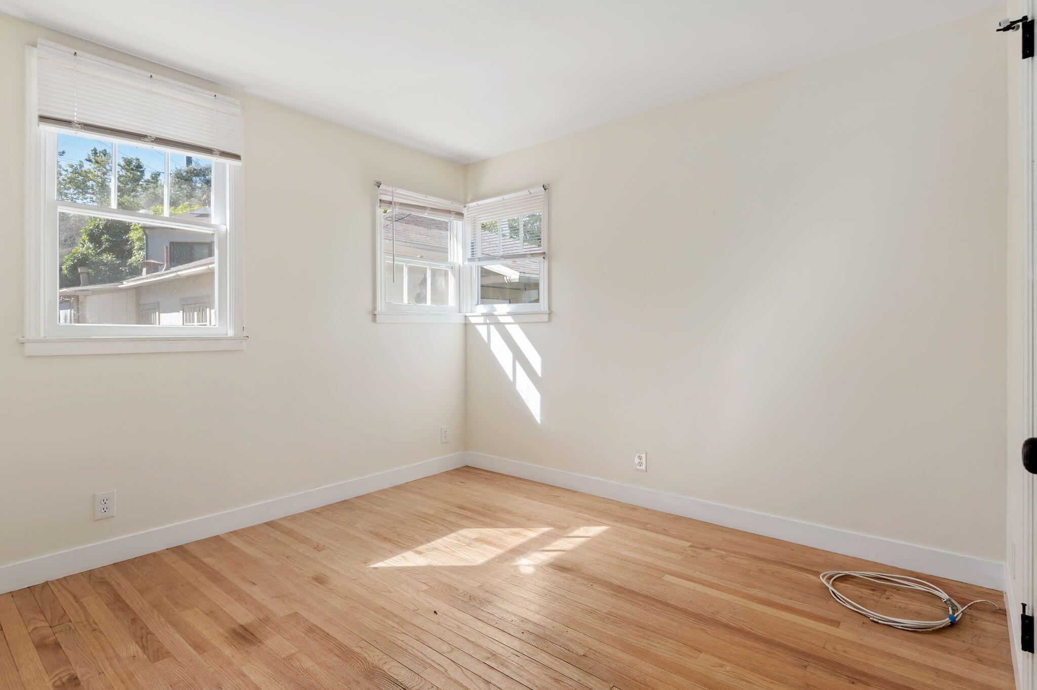 1322 E Yanonali Street