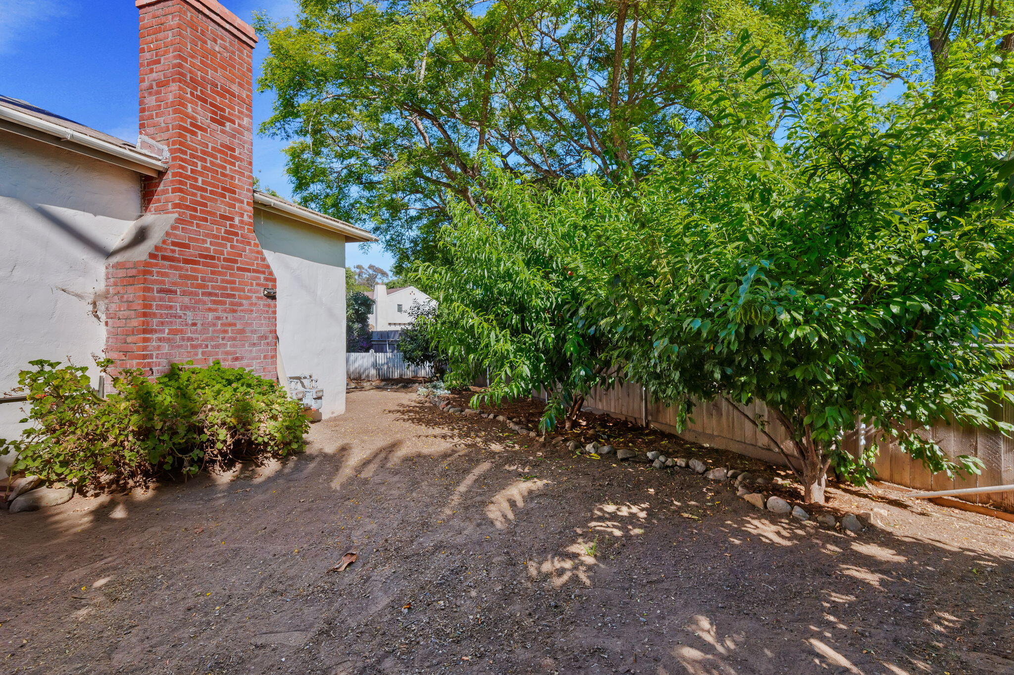 1322 E Yanonali Street