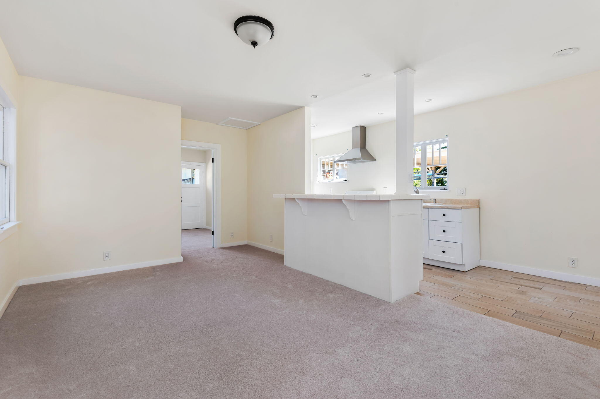 1322 E Yanonali Street