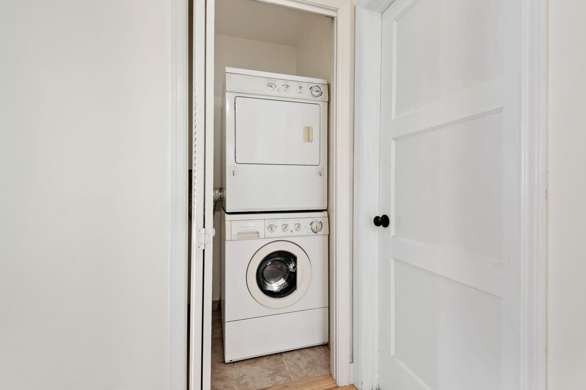 1322 E Yanonali Street