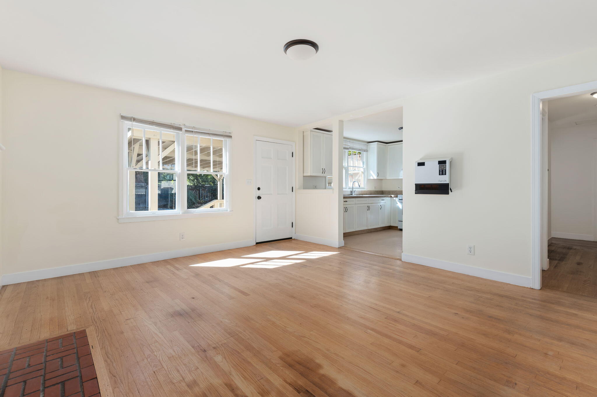 1322 E Yanonali Street