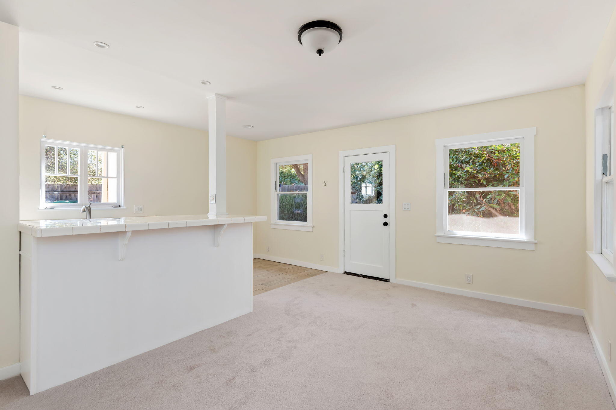 1322 E Yanonali Street