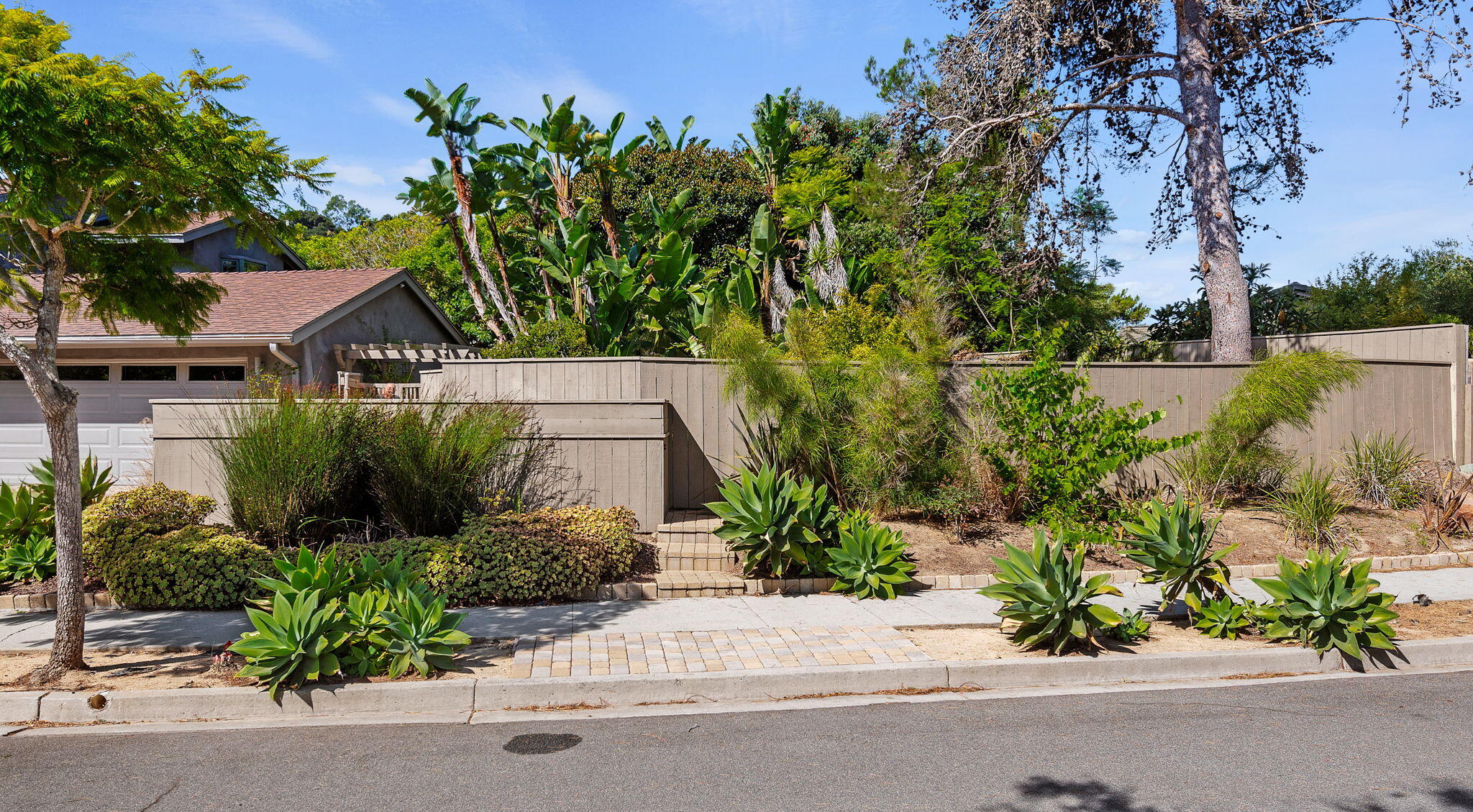 1211 Plaza Del Monte