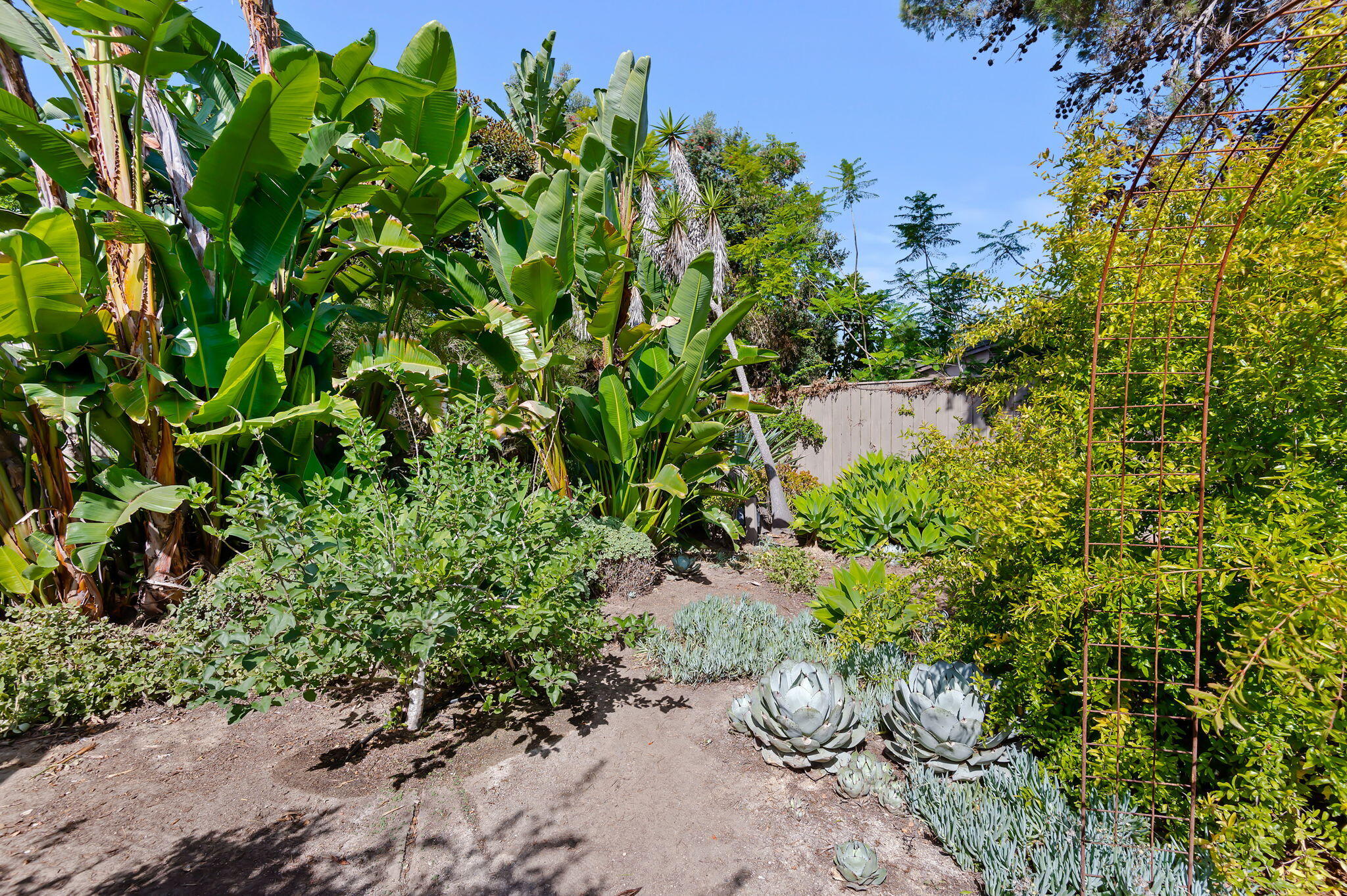 1211 Plaza Del Monte