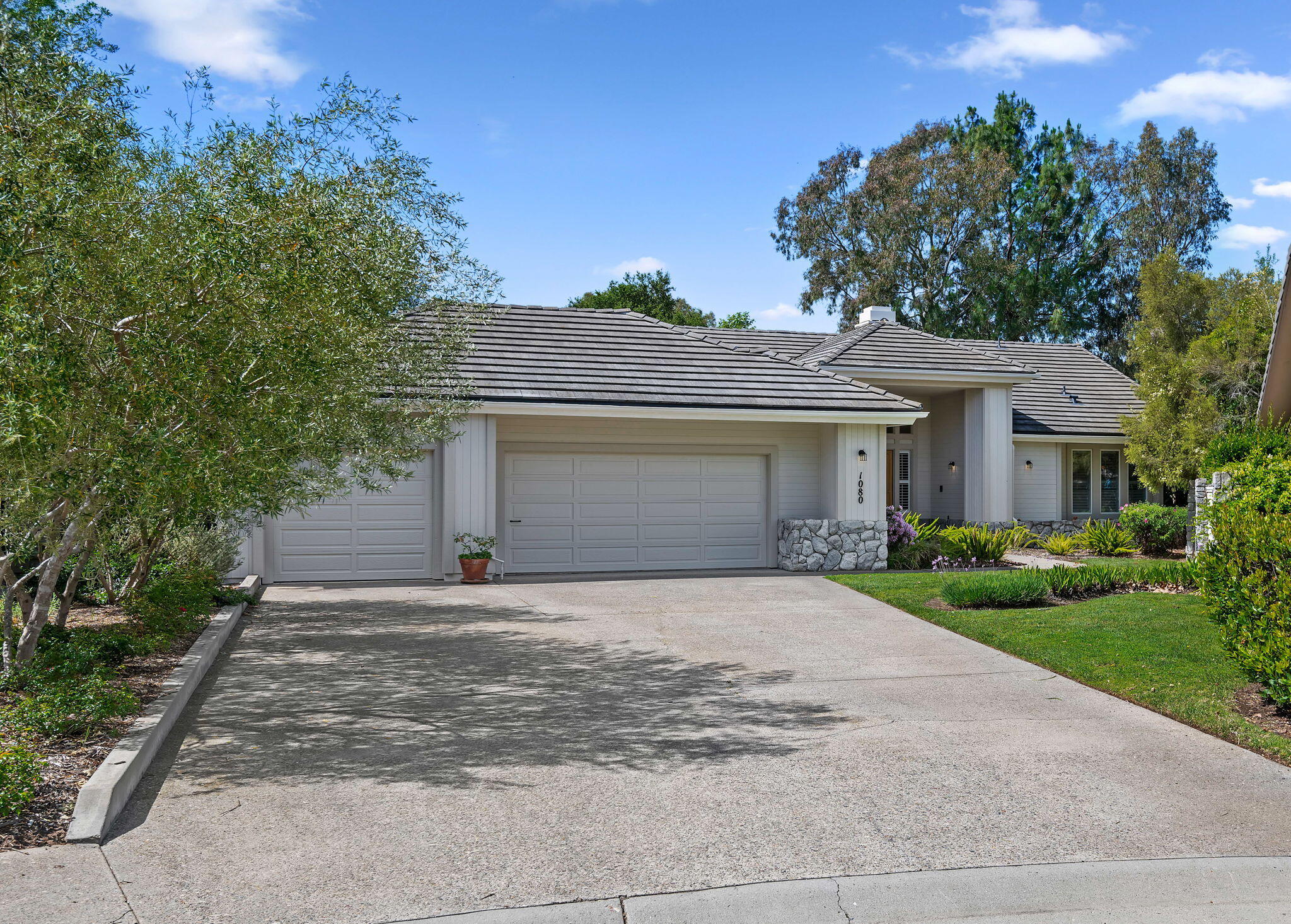 1080 Diamond Crest Court