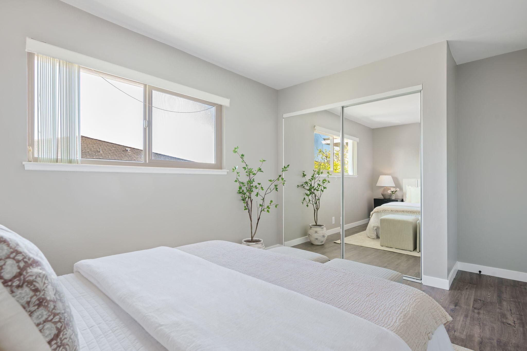 5915 Birch Street, 4