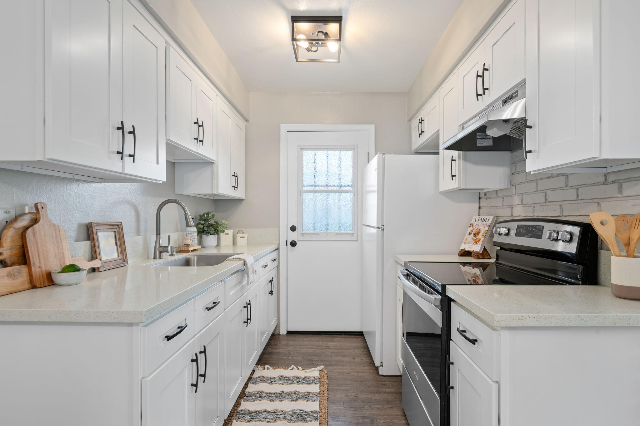 5915 Birch Street, 4