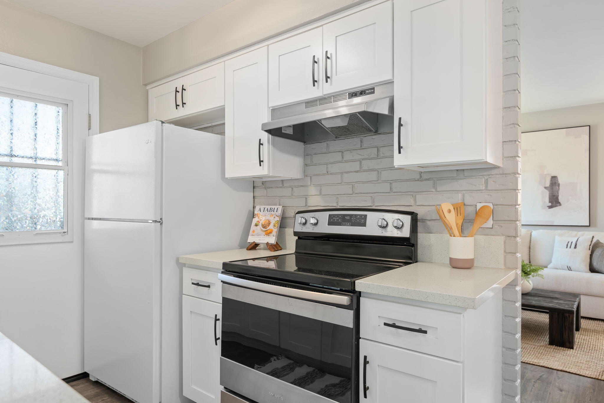 5915 Birch Street, 4