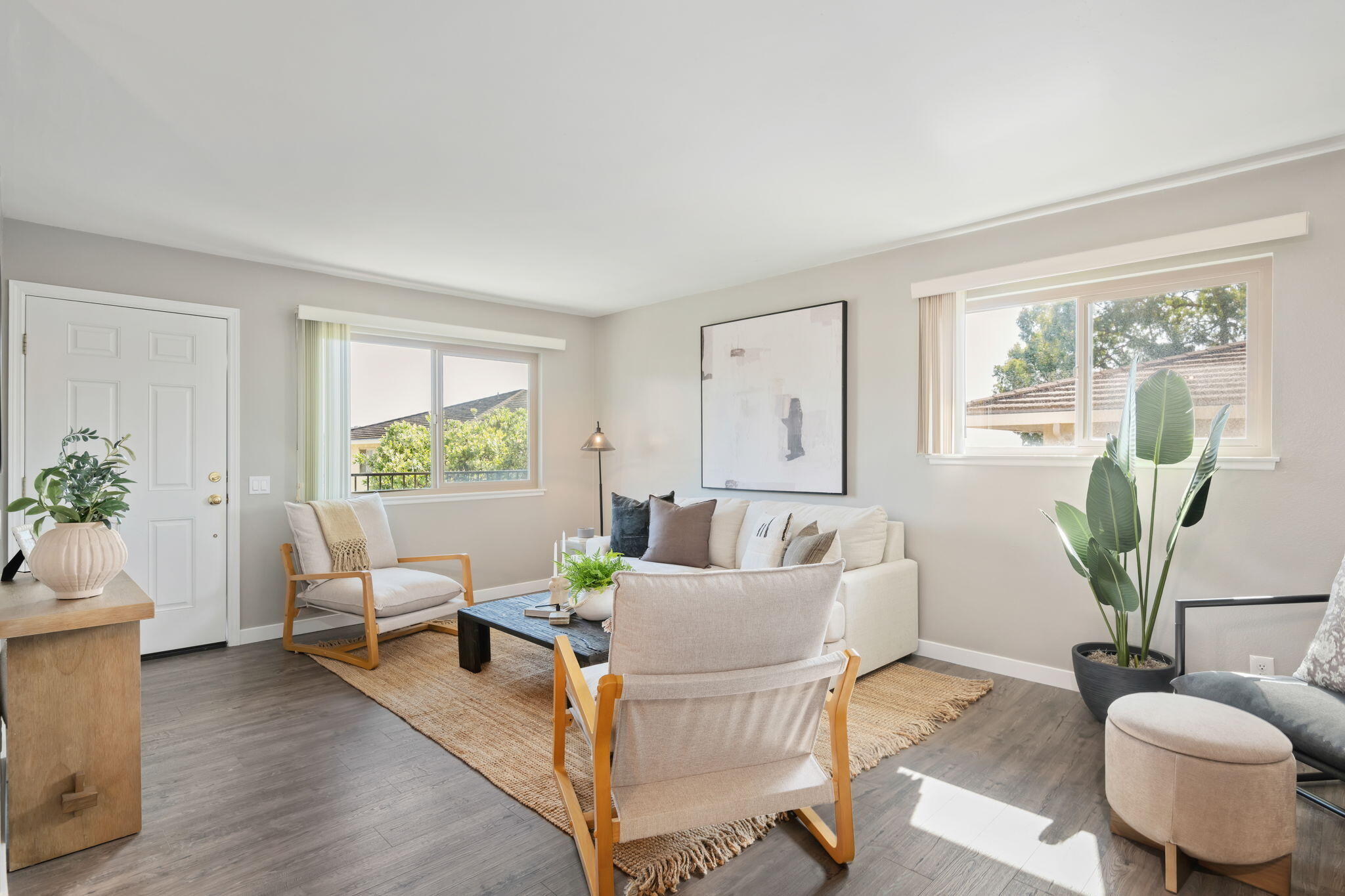 5915 Birch Street, 4