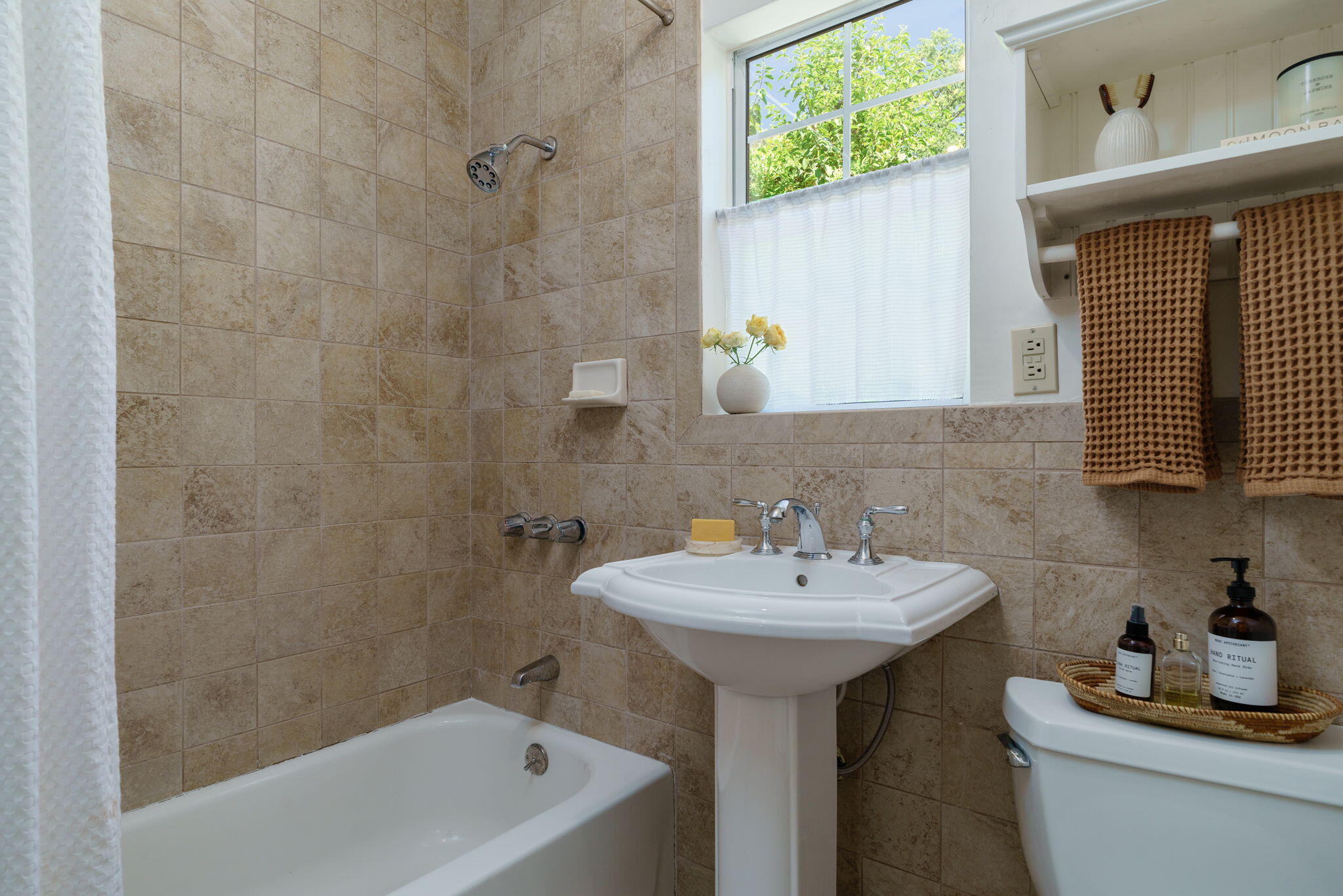 314 W Aliso Street, A