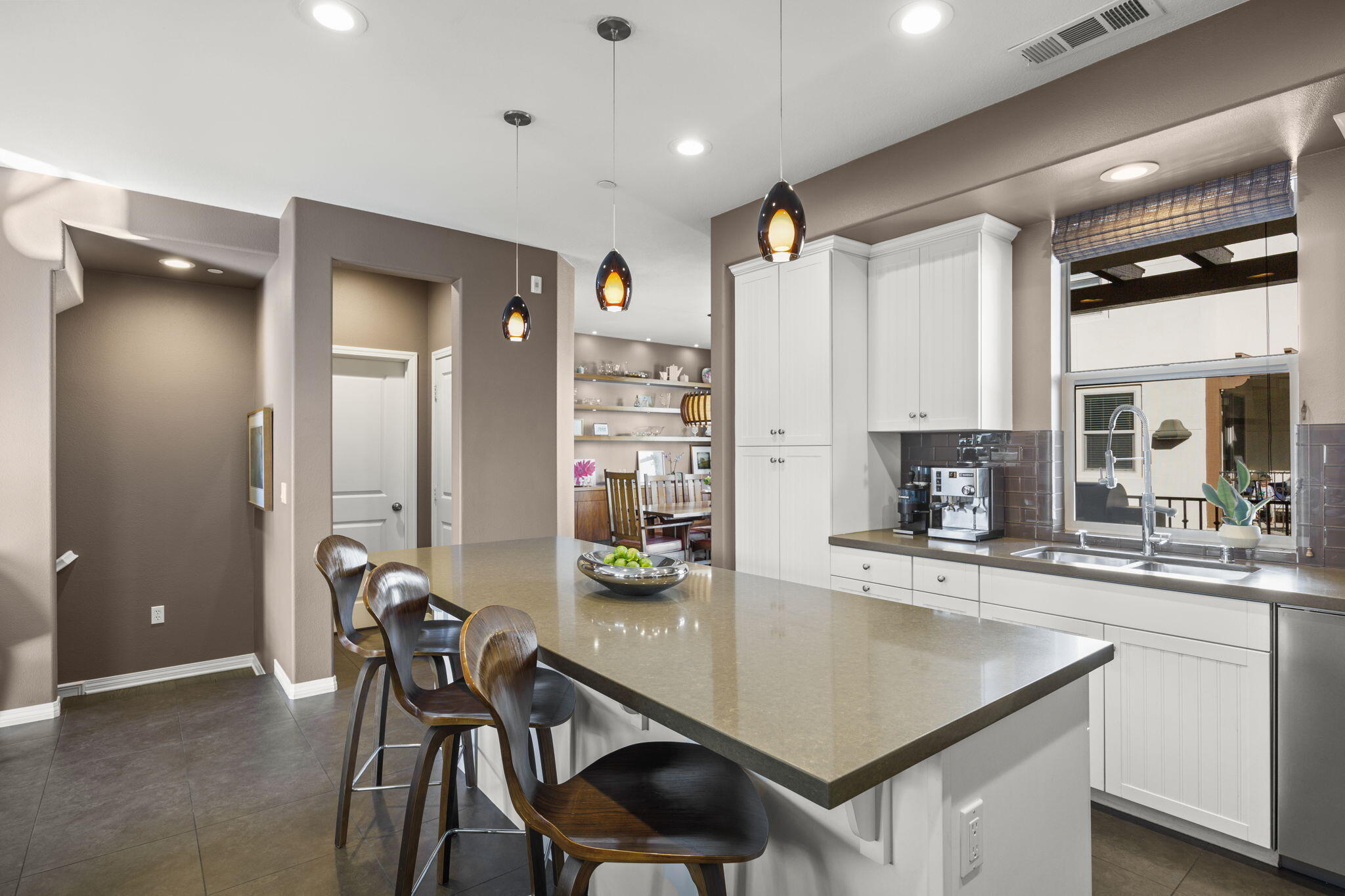 569 E Montecito Street